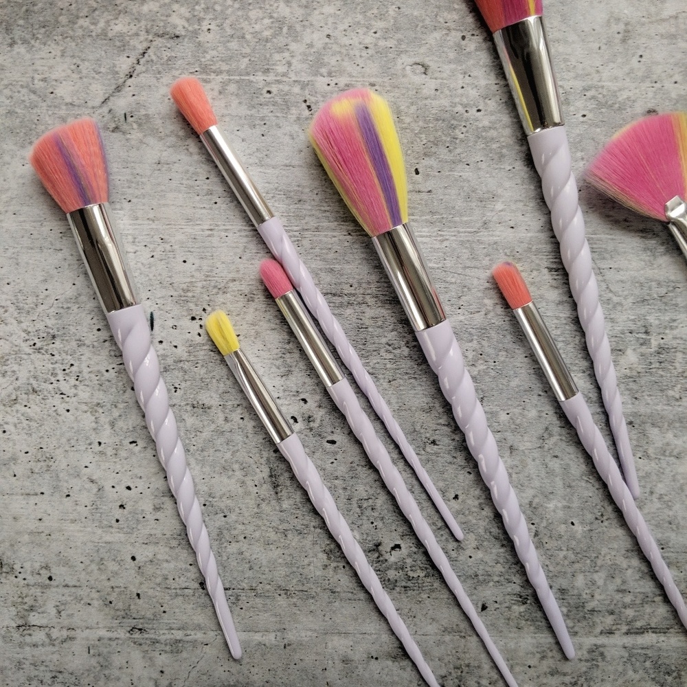 UNICORN RAINBOW Bright makeup brush 10 piece set - Picture 4 of 7